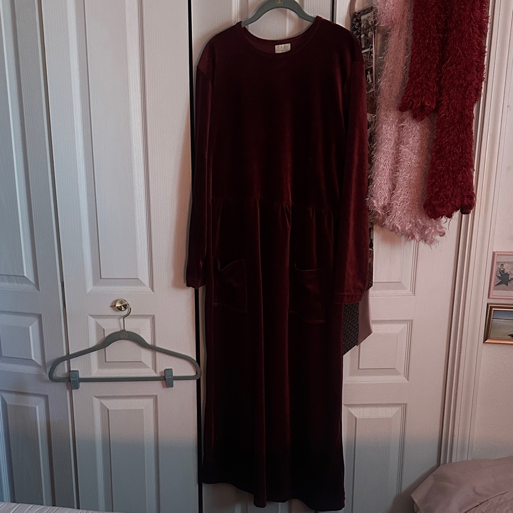 Elegant Velvet Burgundy Long Sleeve Dress